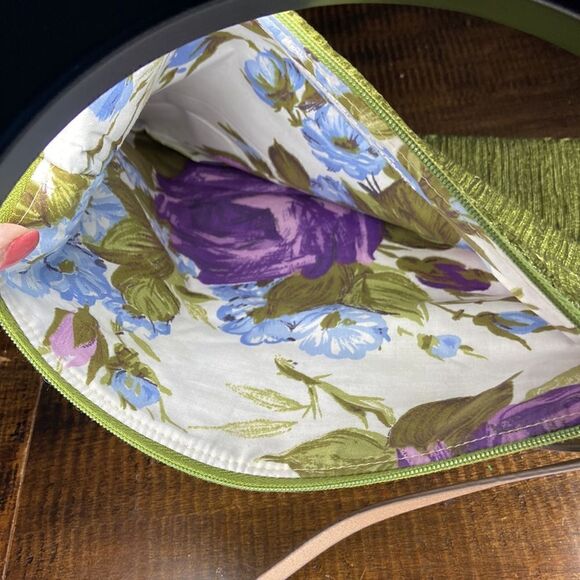 Maudelizabeth Green Zipper Makeup Bag - Picture 3 of 6